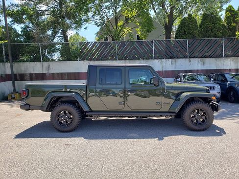 Used 2023 Jeep Gladiator Sport AWD/4WD image 4