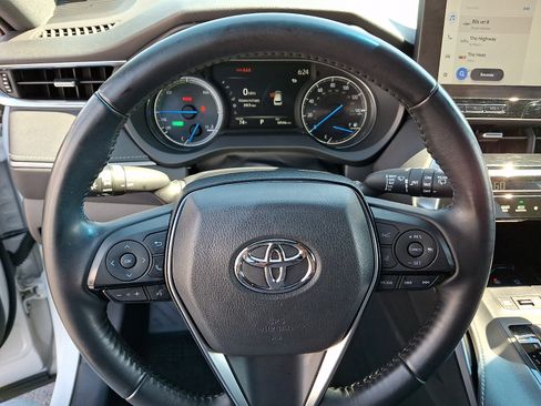 Used 2024 Toyota Venza Nightshade AWD/4WD image 18