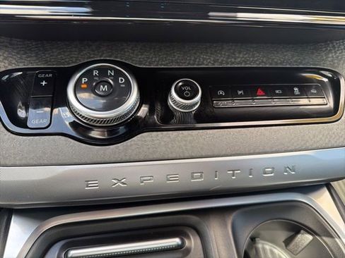 Used 2025 Ford Expedition Tremor AWD/4WD image 23
