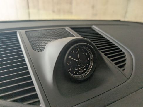 Used 2025 Porsche Macan image 36