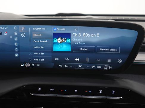 Used 2025 Buick Enclave Avenir image 19