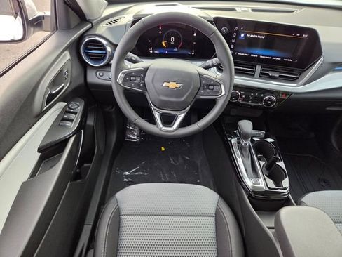 New 2026 Chevrolet Trax LT w/ Driver Confidence Package image 8