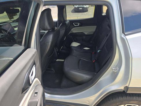Used 2025 Jeep Compass Limited AWD/4WD image 10
