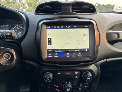 Used 2023 Jeep Renegade Latitude AWD/4WD image 19
