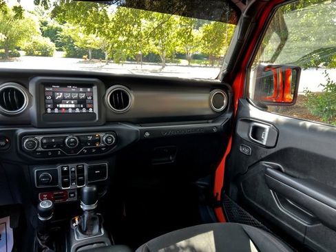 Used 2018 Jeep Wrangler Unlimited Rubicon w/ Safety Group image 33