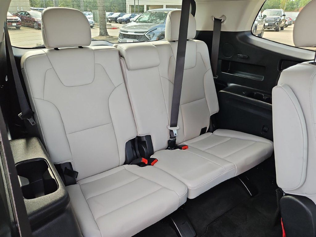 Used 2025 Kia Telluride S FWD image 30