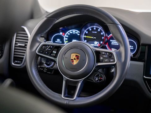 Certified 2022 Porsche Cayenne Platinum Edition image 12