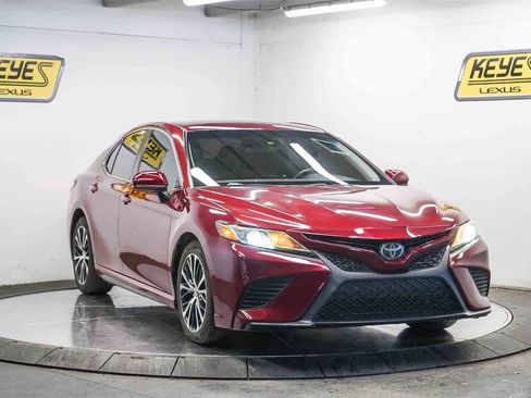 Used 2018 Toyota Camry SE image 5