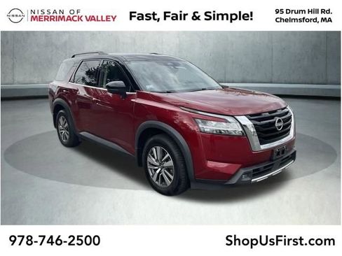 Used 2022 Nissan Pathfinder SL image 1