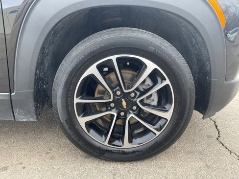 Used 2025 Chevrolet TrailBlazer LT FWD image 16