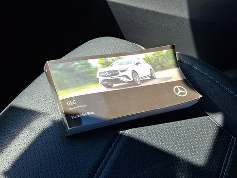 Used 2024 Mercedes-Benz GLC 300 4MATIC image 24