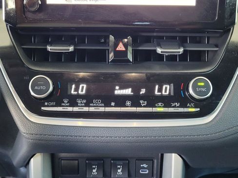 Used 2023 Toyota Corolla Cross XLE FWD image 27