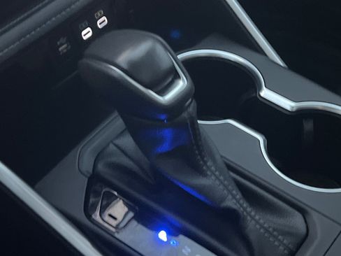 Used 2024 Toyota Highlander XLE image 19