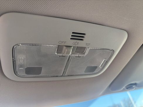 Used 2015 Toyota Corolla LE image 20