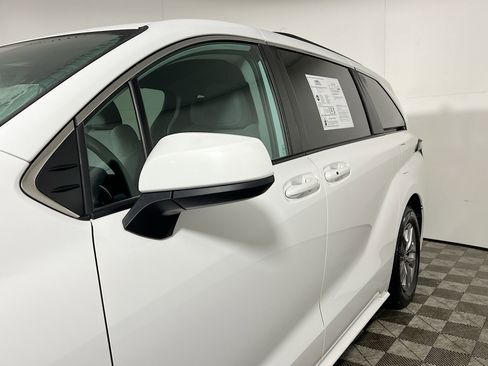Used 2024 Toyota Sienna LE image 13