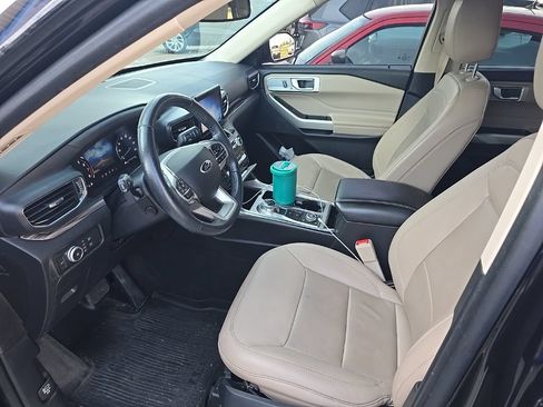Used 2021 Ford Explorer Limited w/ Equipment Group 301A AWD/4WD image 4