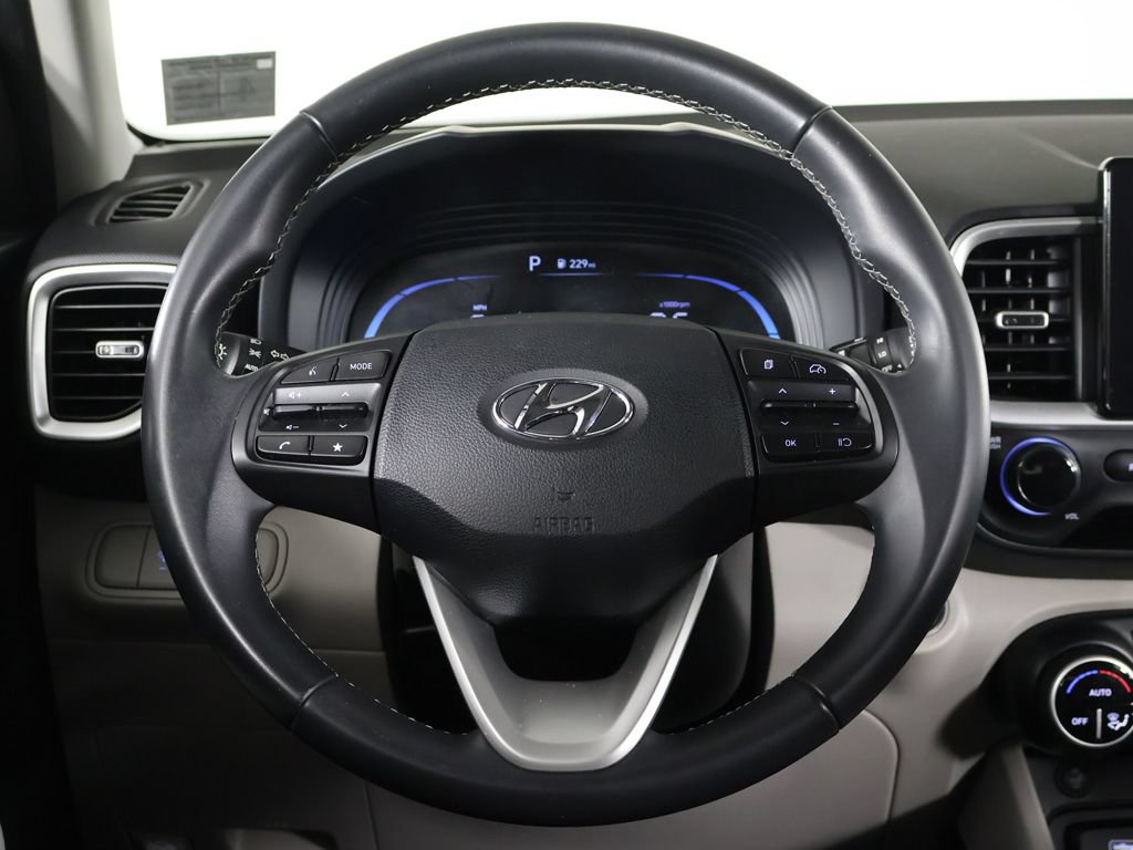 Certified 2024 Hyundai Venue SEL FWD image 33