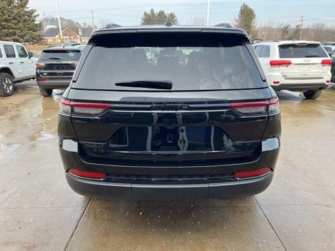 Certified 2024 Jeep Grand Cherokee Altitude image 5