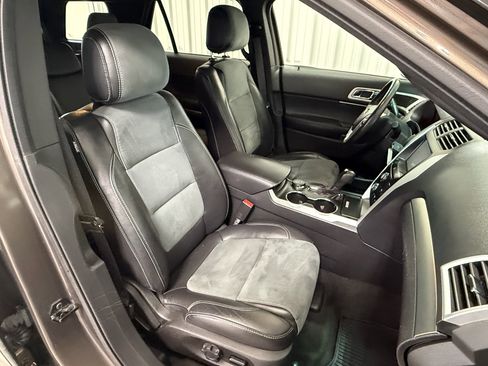 Used 2015 Ford Explorer XLT w/ Equipment Group 202B image 11