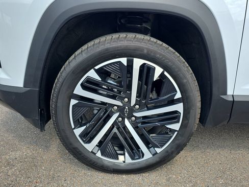 Used 2026 Chevrolet Equinox RS w/ Convenience Package III AWD/4WD image 9