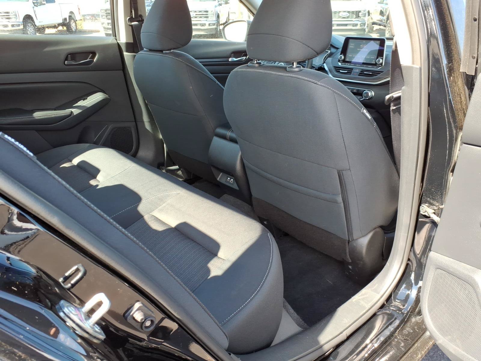 Used 2025 Nissan Altima 2.5 SV FWD image 12