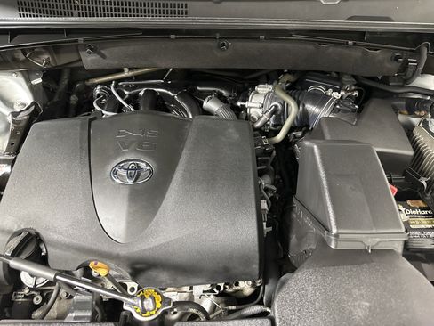 Used 2017 Toyota Highlander AWD V6 image 27