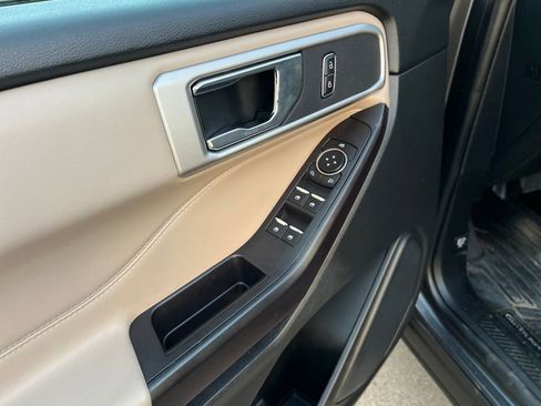 Used 2020 Ford Explorer XLT w/ Equipment Group 202A image 12