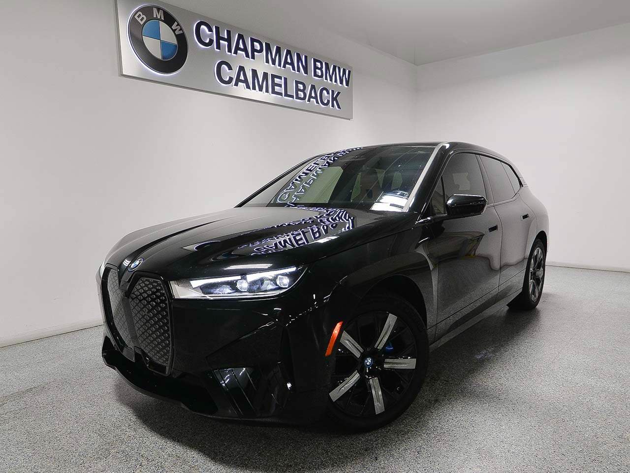 Used 2024 BMW iX xDrive50 w/ Premium Package AWD/4WD image 1