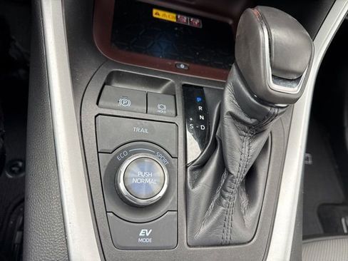 Used 2022 Toyota RAV4 Limited image 19