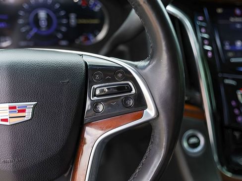 Used 2018 Cadillac Escalade Luxury AWD/4WD image 13