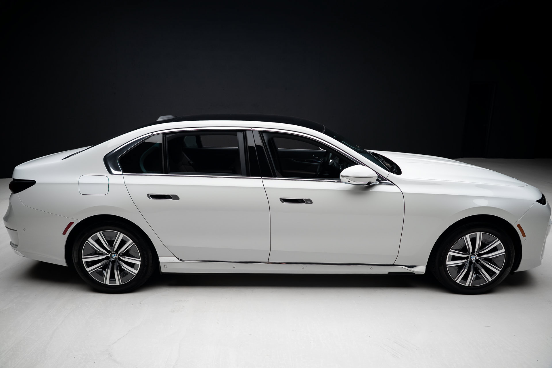 Used 2024 BMW i7 eDrive50 w/ Executive Package RWD image 34