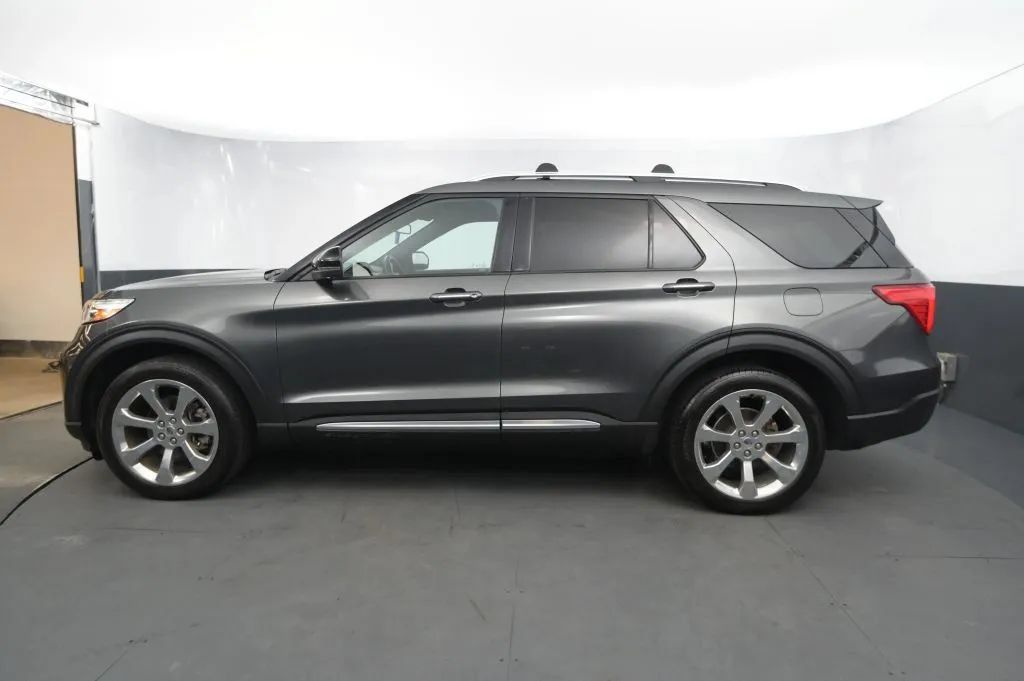 Used 2020 Ford Explorer Platinum w/ Premium Technology Package AWD/4WD image 2