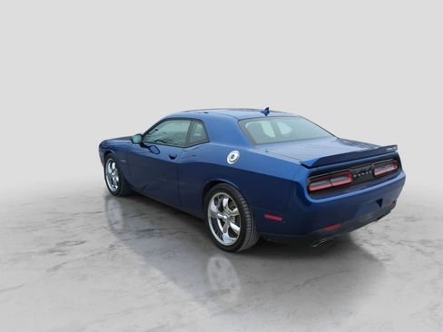 Used 2022 Dodge Challenger R/T w/ Driver Convenience Group RWD image 4