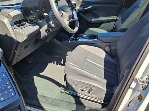 Used 2025 Audi Q6 e-tron Premium Plus w/ Premium Plus AWD/4WD image 13