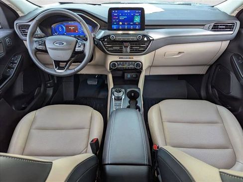 Used 2022 Ford Escape Titanium w/ Class II Trailer Tow Package image 18