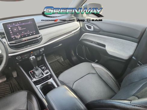 Used 2023 Jeep Compass Latitude image 14