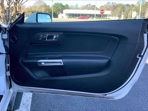 Used 2018 Ford Mustang Coupe image 24