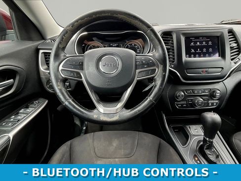 Used 2020 Jeep Cherokee Latitude w/ Cold Weather Group FWD image 8