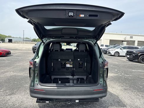 Certified 2025 Toyota Sienna XLE Woodland Edition AWD/4WD image 21