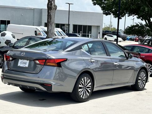Used 2024 Nissan Altima 2.5 SV FWD image 4