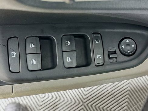 Used 2026 Hyundai Venue SEL FWD image 15