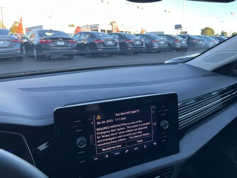 Used 2025 Volkswagen Jetta SE image 18