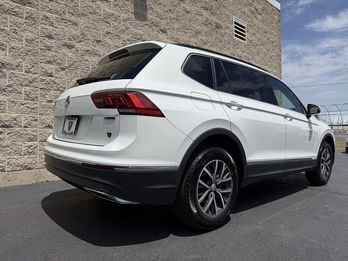 Used 2020 Volkswagen Tiguan SE w/ Panoramic Sunroof Package AWD/4WD image 3