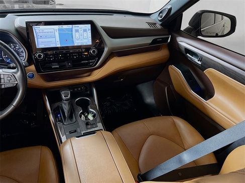 Certified 2020 Toyota Highlander Platinum image 21