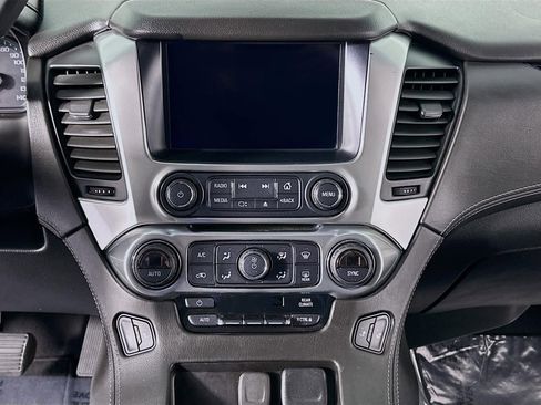 Used 2020 Chevrolet Suburban LT image 40