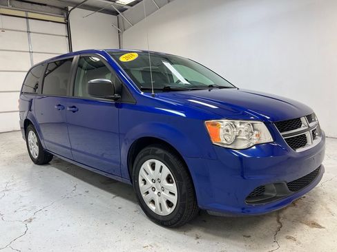 Used 2018 Dodge Grand Caravan SE w/ UConnect Hands-Free Group FWD image 8
