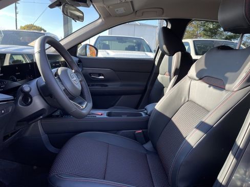 New 2025 Nissan Kicks SR image 14