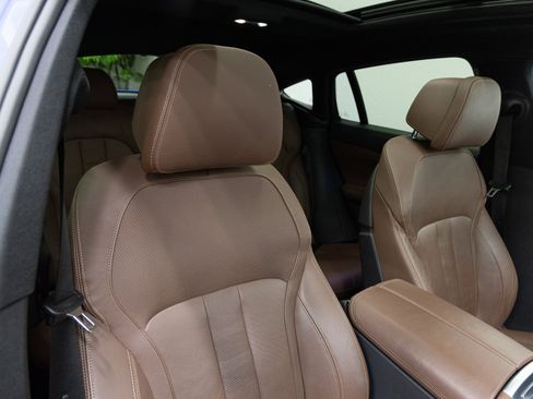 Used 2020 BMW X6 M50i image 22