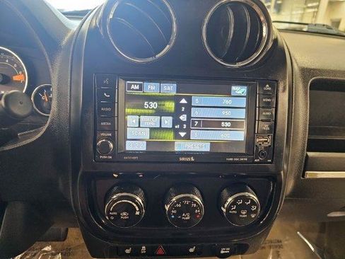 Used 2014 Jeep Patriot Limited w/ Sun/Sound Group AWD/4WD image 19