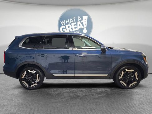 Certified 2024 Kia Telluride S w/ S Sunroof Package image 2